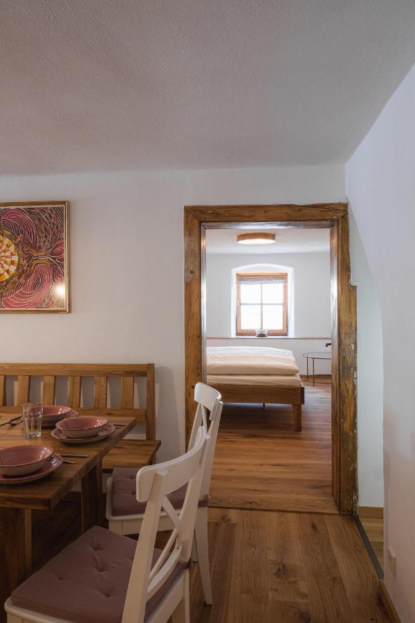 Gehobenes Ambiente In Historischer Wohnung Walting Екстер'єр фото