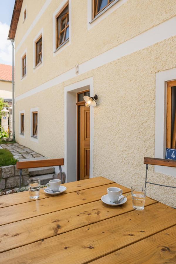 Gehobenes Ambiente In Historischer Wohnung Walting Екстер'єр фото